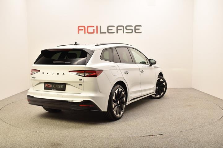 Hvid Skoda Enyaq fra 2022