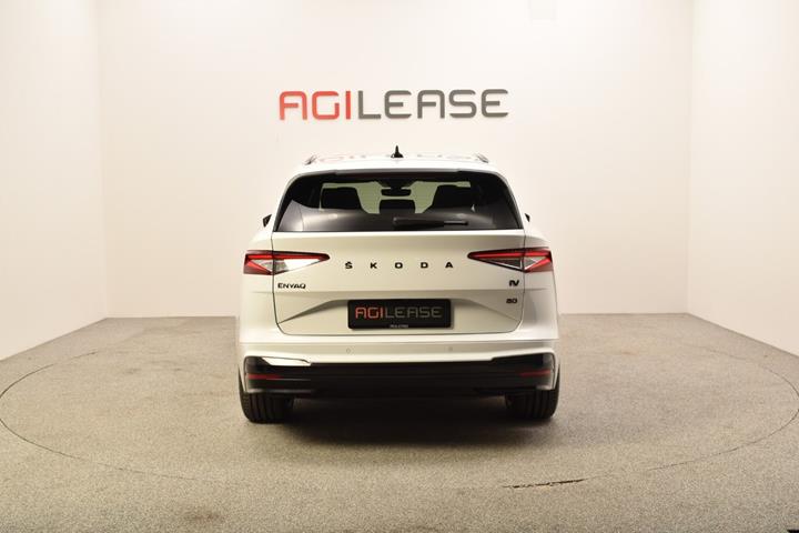 Hvid Skoda Enyaq fra 2022