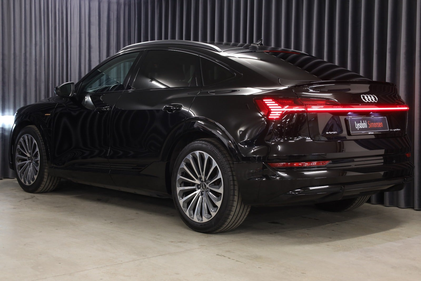 Sort Audi e-tron fra 2022
