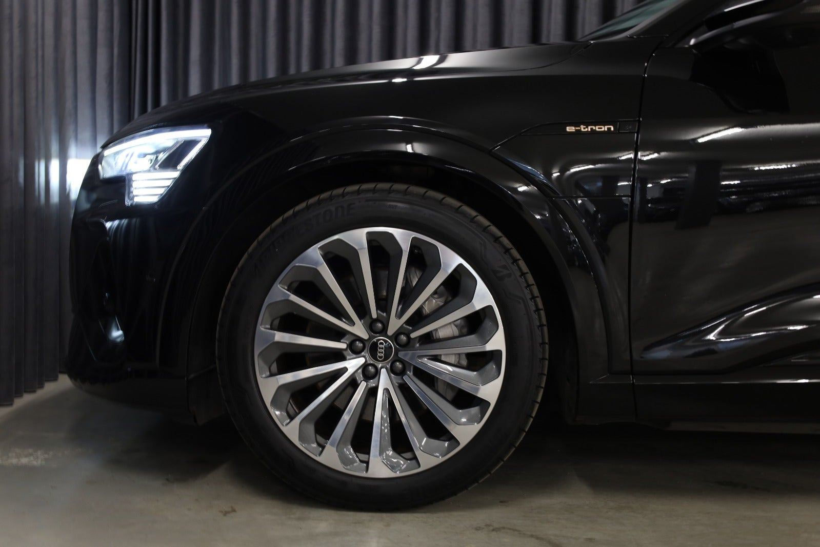 Sort Audi e-tron fra 2022