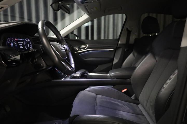 Sort Audi e-tron fra 2022