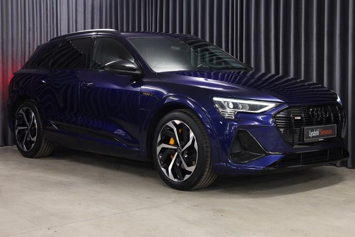 Blå Audi e-tron fra 2022