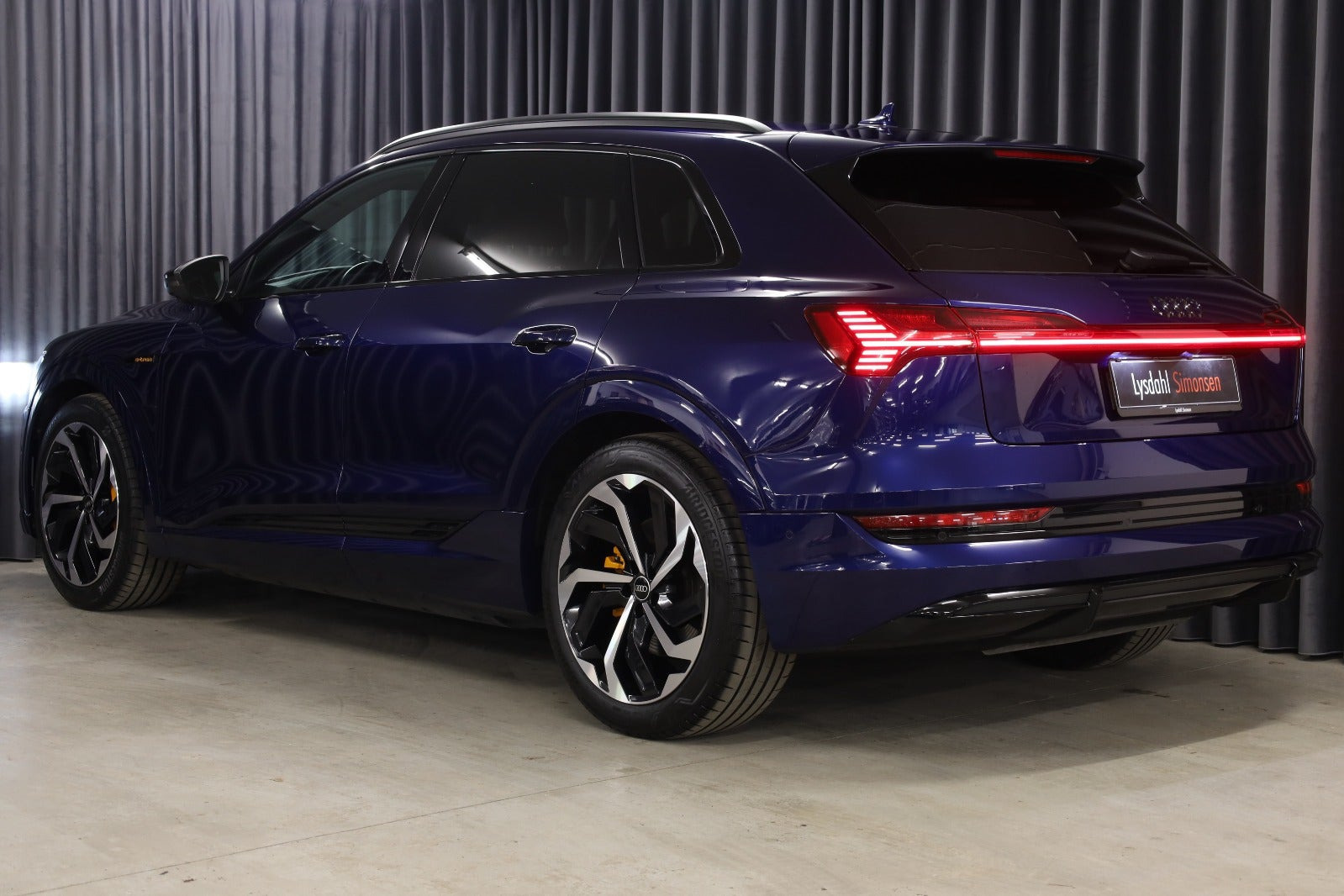 Blå Audi e-tron fra 2022