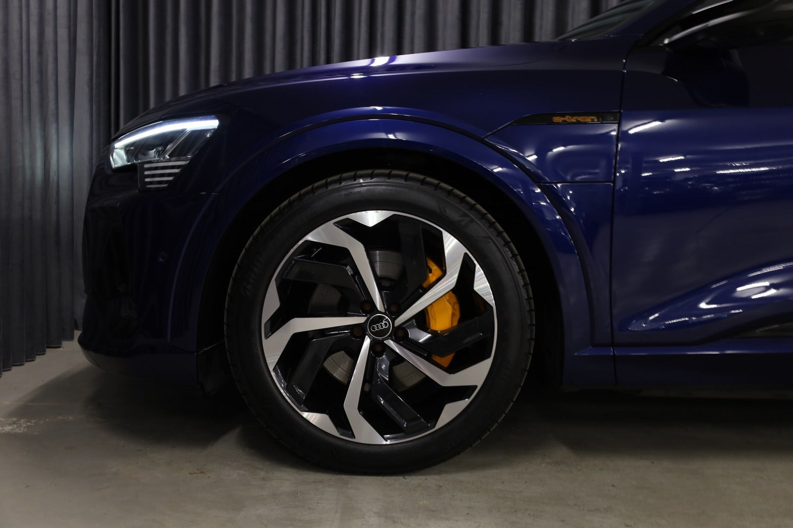 Blå Audi e-tron fra 2022