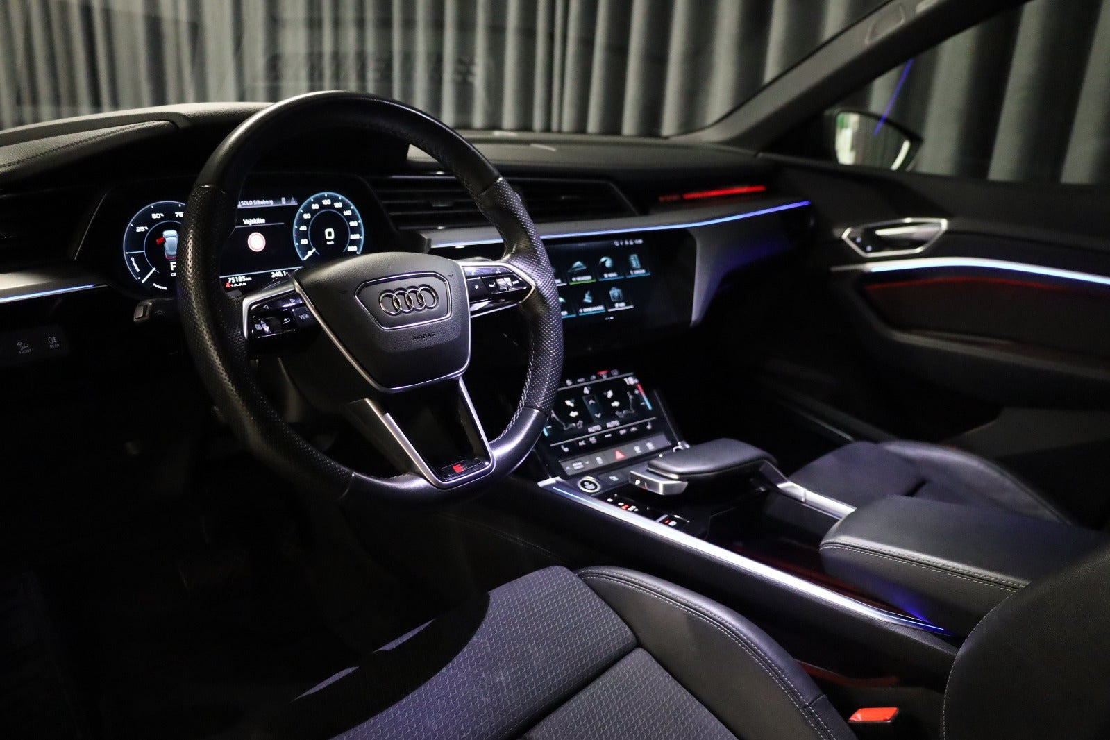 Blå Audi e-tron fra 2022