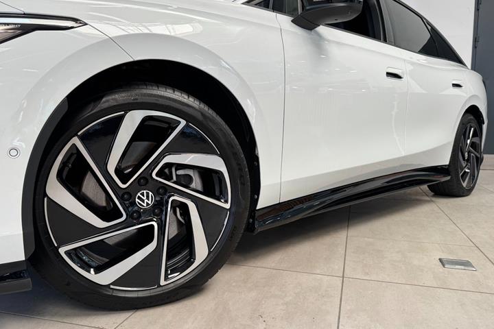 Hvid VW ID.7 fra 2025