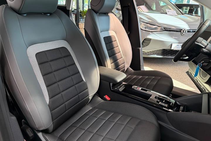 Grå Citroën ë-C4 fra 2025