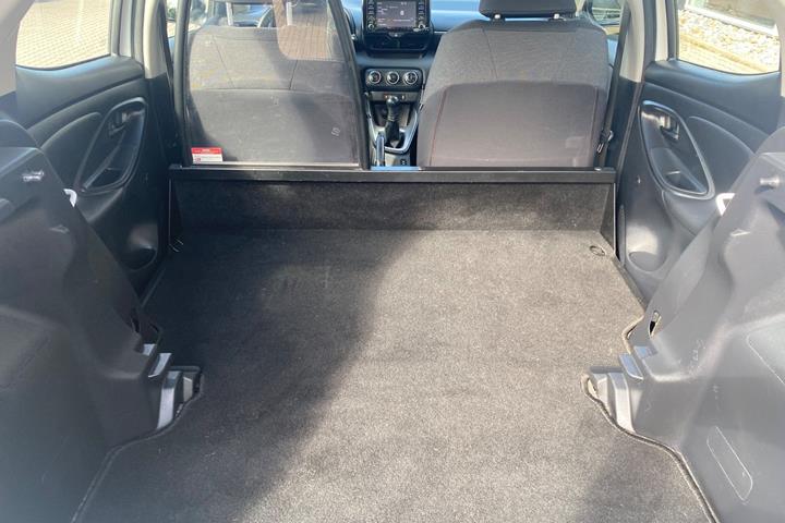 Hvid Toyota Yaris fra 2023
