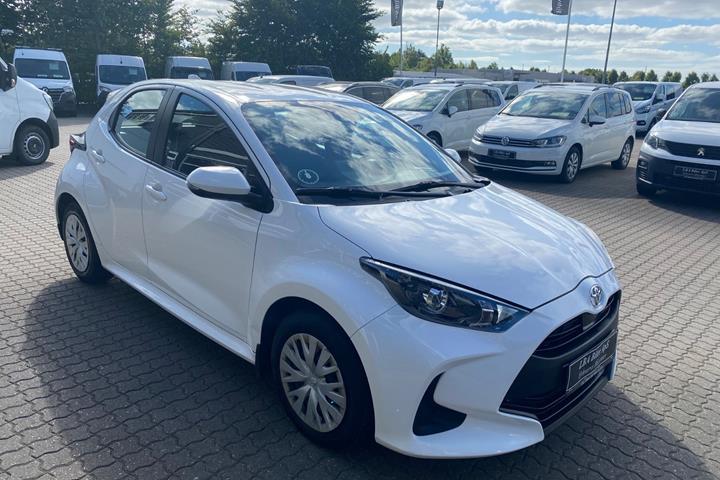 Hvid Toyota Yaris fra 2023