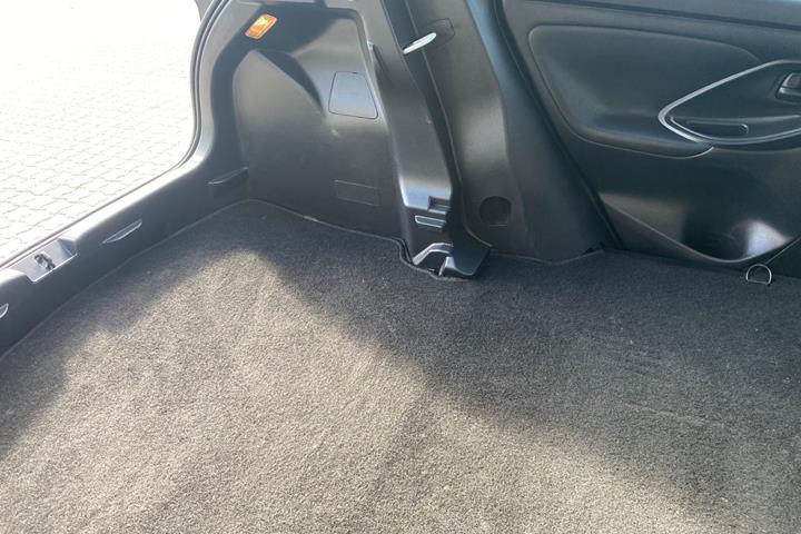 Hvid Toyota Yaris fra 2023