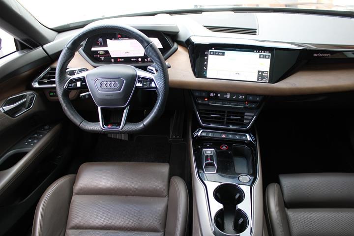 Grå Audi RS e-tron GT fra 2022