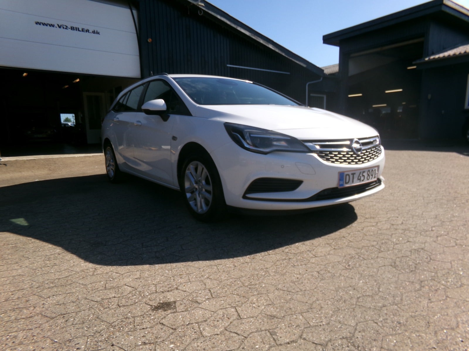 Hvid Opel Astra fra 2016