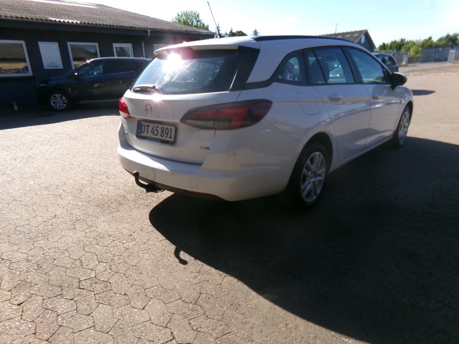 Hvid Opel Astra fra 2016