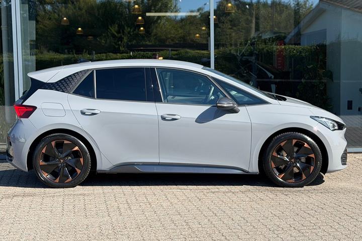 Grå Cupra Born fra 2024