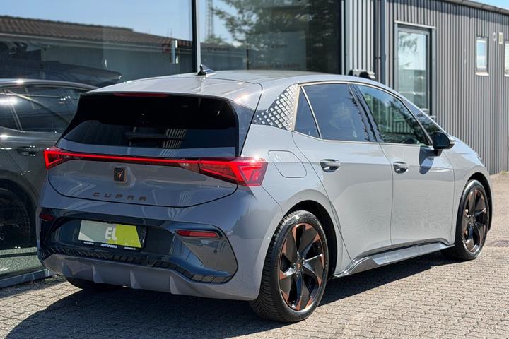 Grå Cupra Born fra 2024