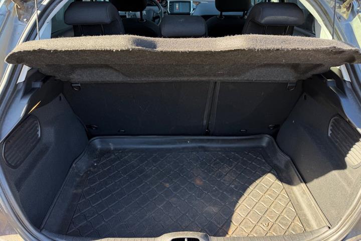 undefined Peugeot 208 fra 2017