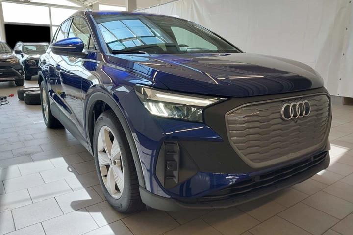 Blå Audi Q4 e-tron fra 2023