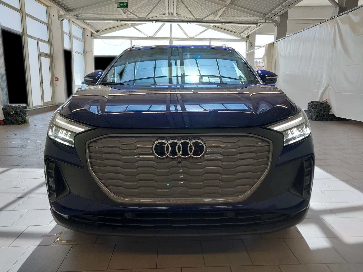 Blå Audi Q4 e-tron fra 2023