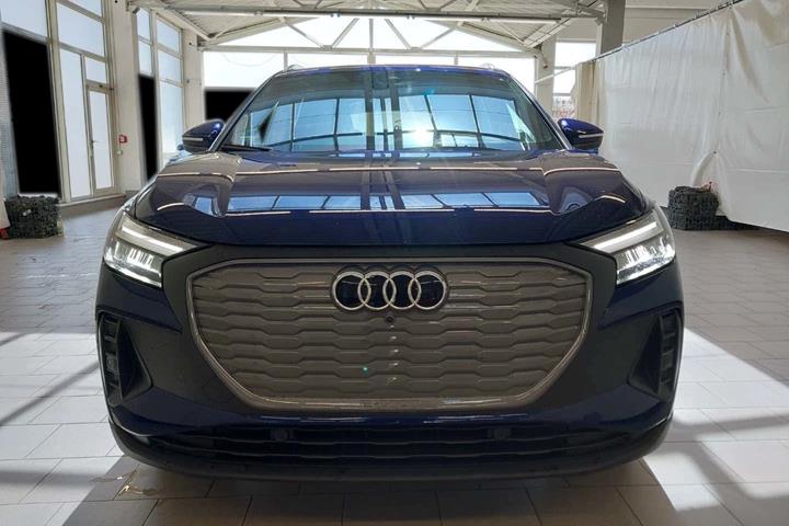 Blå Audi Q4 e-tron fra 2023