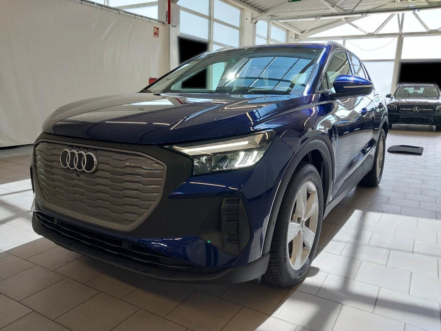 Blå Audi Q4 e-tron fra 2023