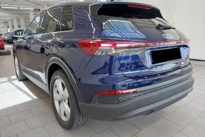 Blå Audi Q4 e-tron fra 2023