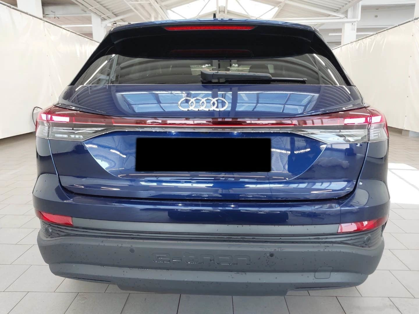 Blå Audi Q4 e-tron fra 2023