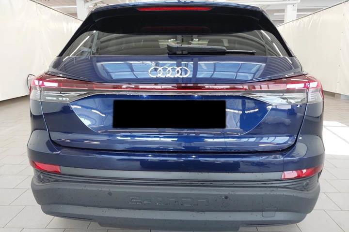 Blå Audi Q4 e-tron fra 2023