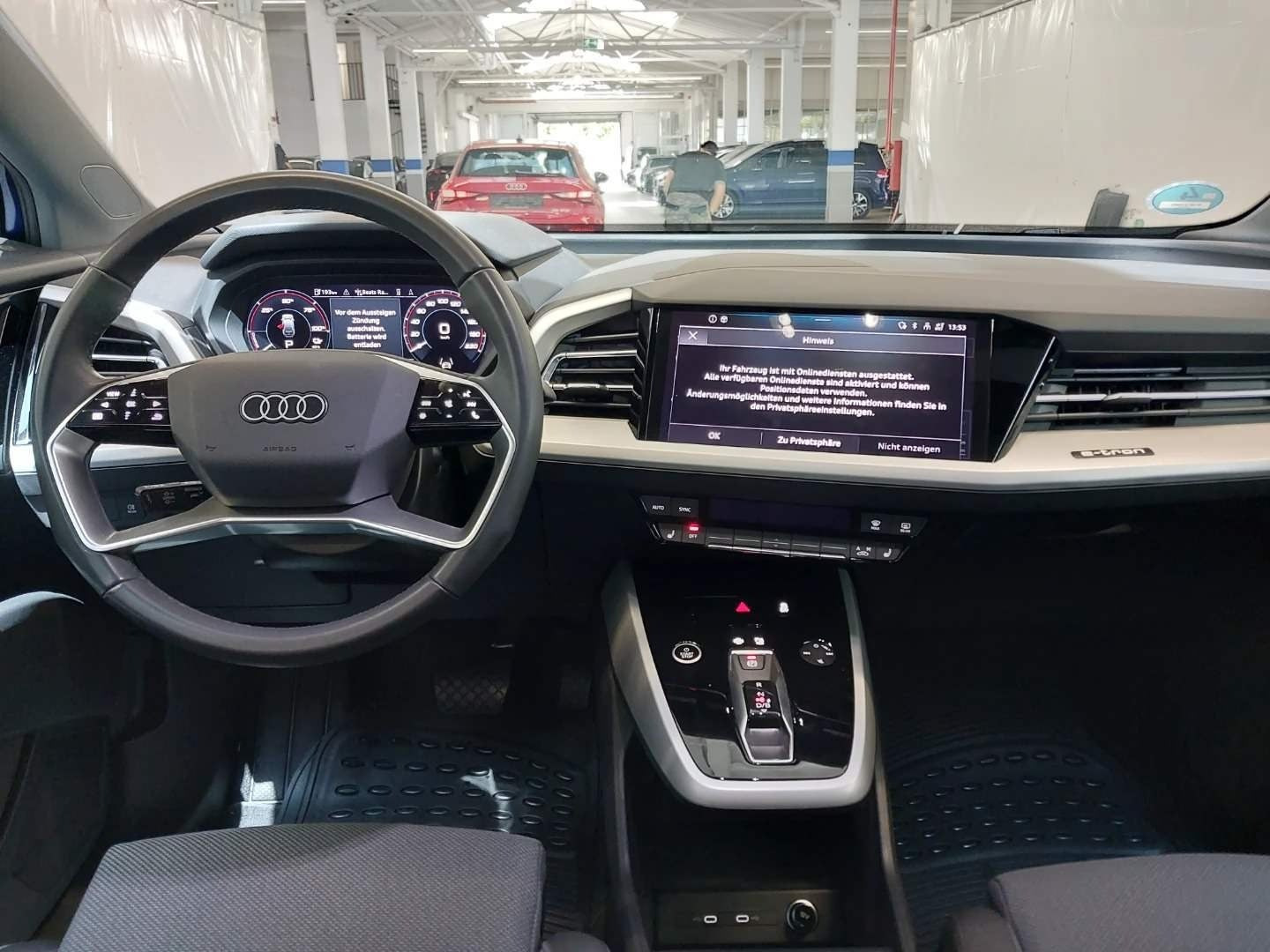 Blå Audi Q4 e-tron fra 2023