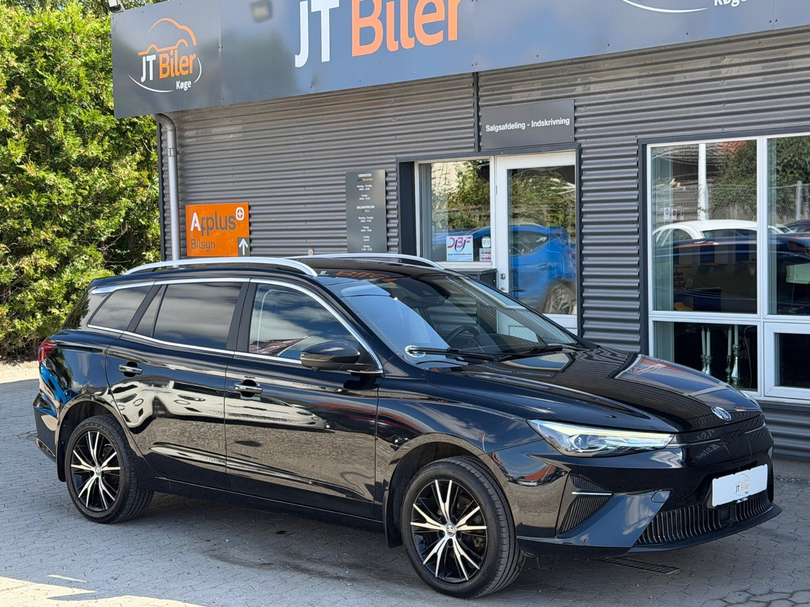 Sort MG MG5 fra 2022 set udefra