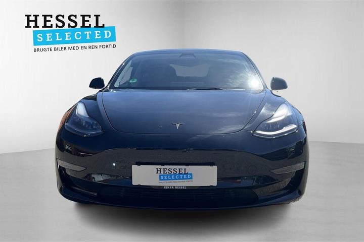 Sort Tesla Model 3 fra 2022