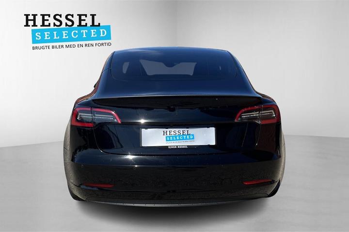 Sort Tesla Model 3 fra 2022