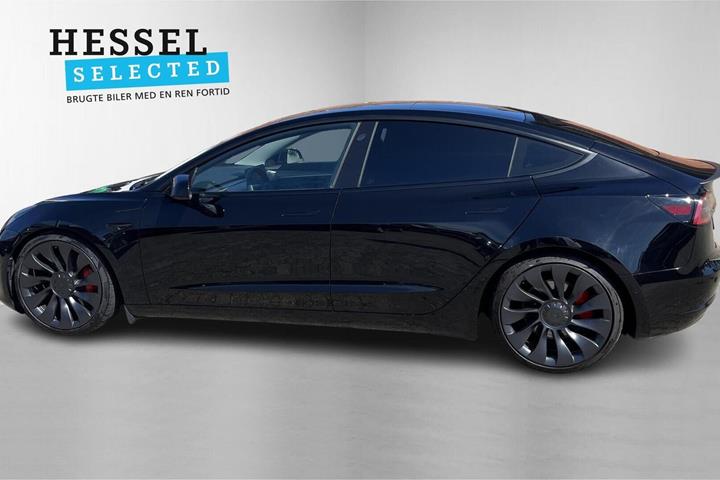 Sort Tesla Model 3 fra 2022