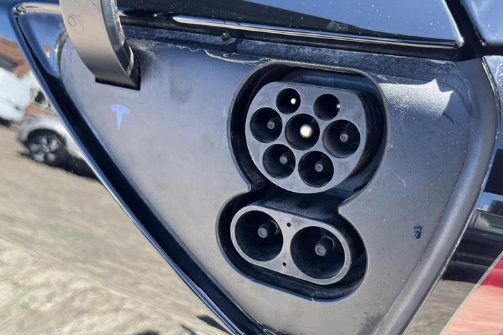 Sort Tesla Model 3 fra 2022
