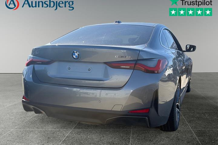 Grå BMW i4 fra 2023