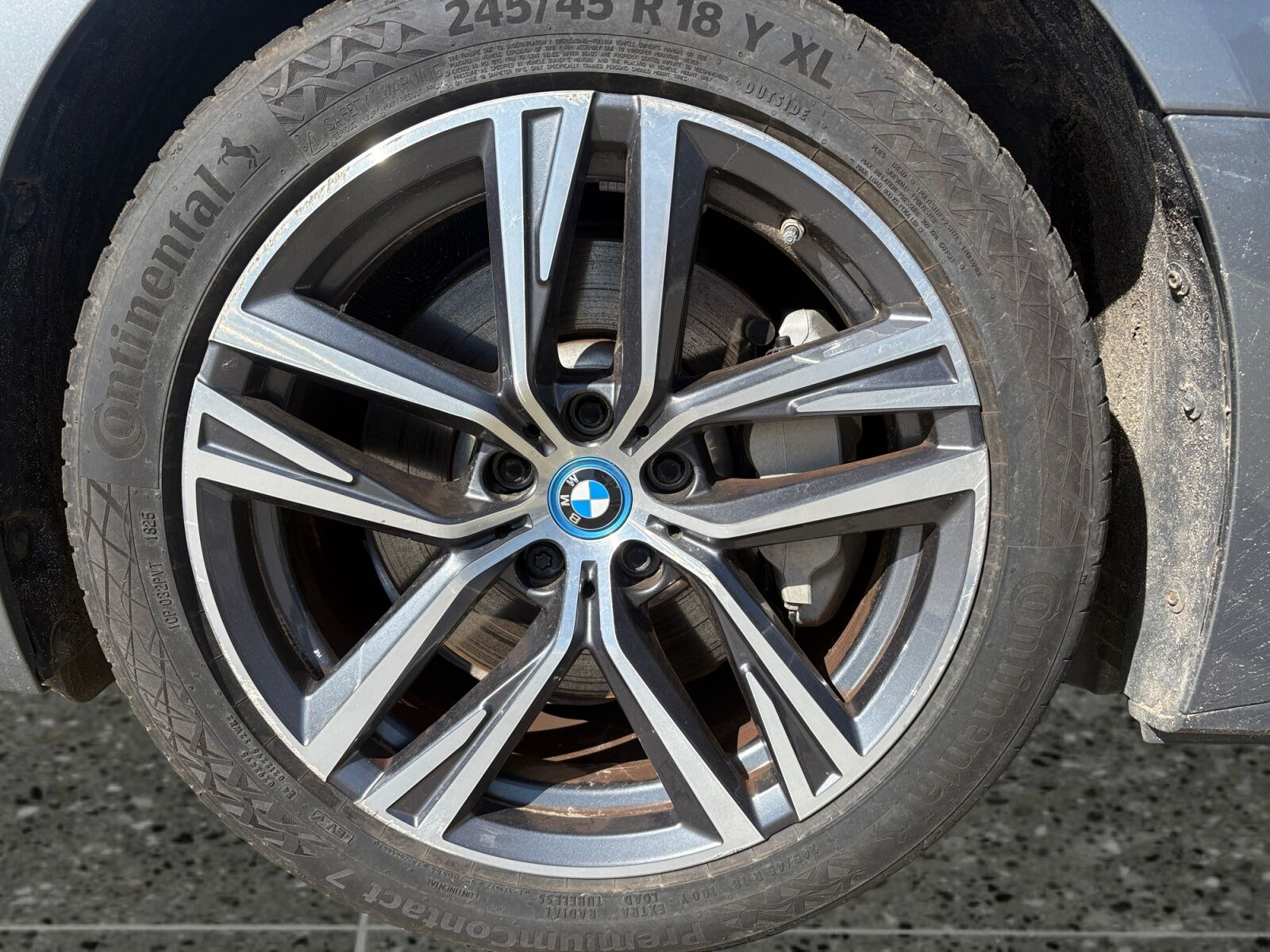 Grå BMW i4 fra 2023