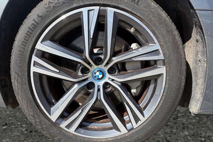 Grå BMW i4 fra 2023
