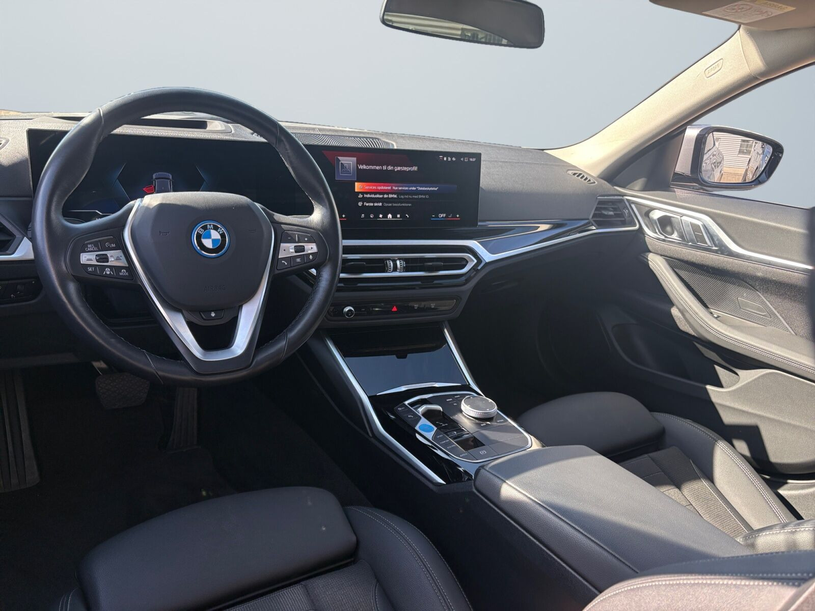 Grå BMW i4 fra 2023