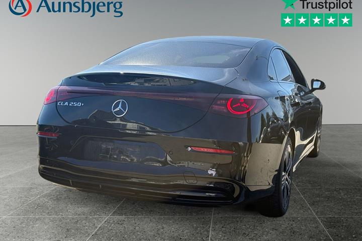Sort Mercedes CLA250+ fra 2025