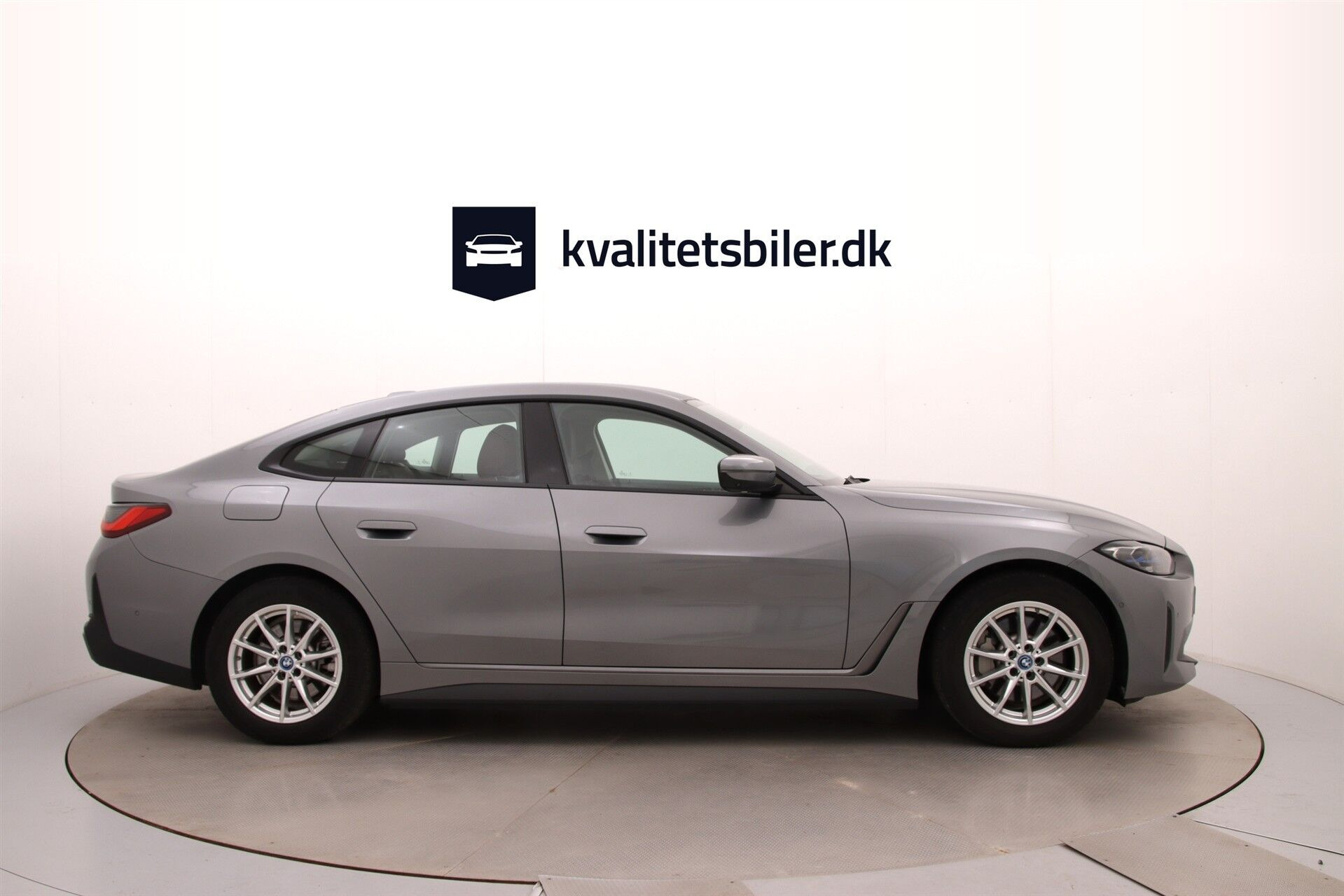 Grå BMW i4 fra 2022