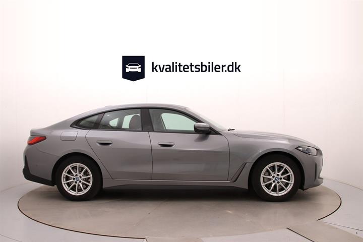 Grå BMW i4 fra 2022