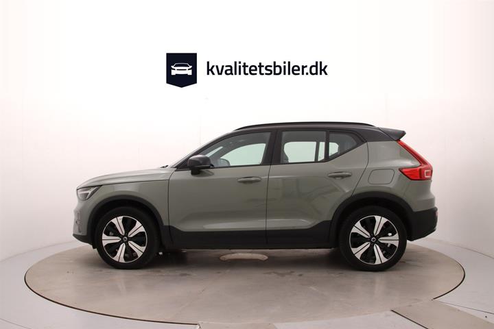 Grøn Volvo XC40 fra 2023