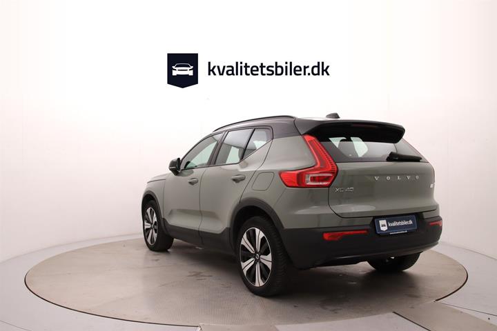 Grøn Volvo XC40 fra 2023