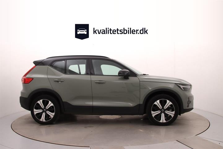 Grøn Volvo XC40 fra 2023