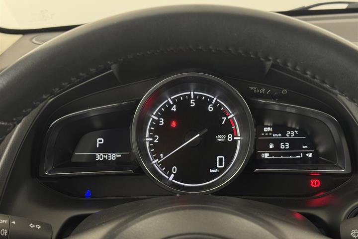 Hvid Mazda 2 fra 2023