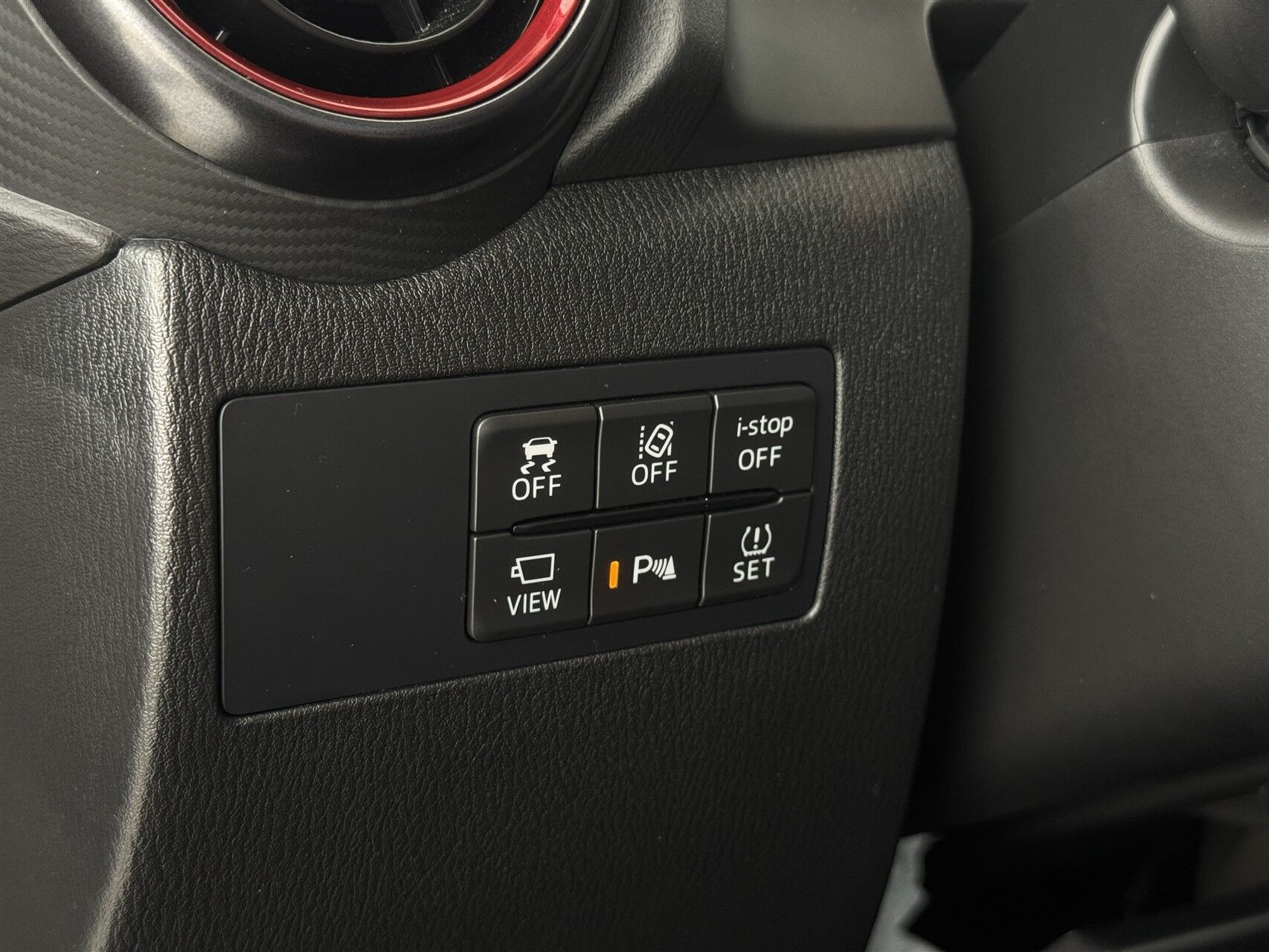 Hvid Mazda 2 fra 2023