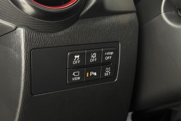 Hvid Mazda 2 fra 2023