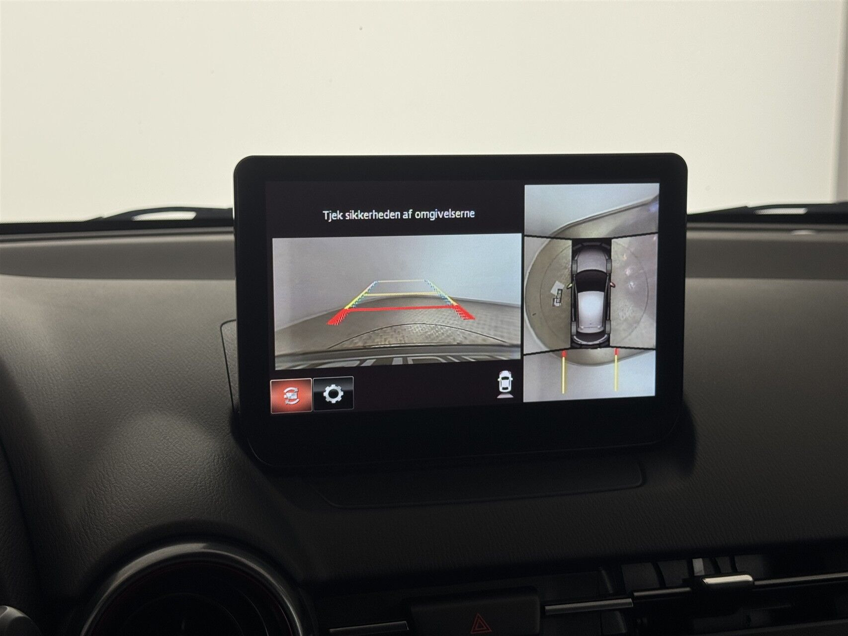 Hvid Mazda 2 fra 2023