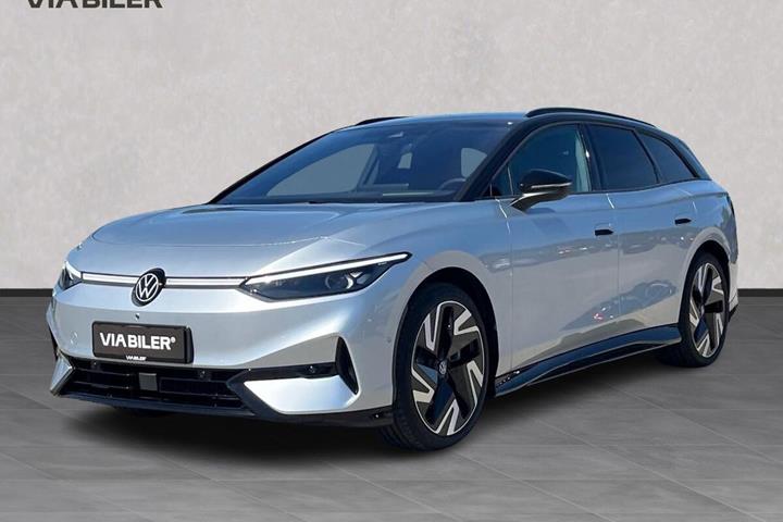 Sølv VW ID.7 fra 2026 set udefra