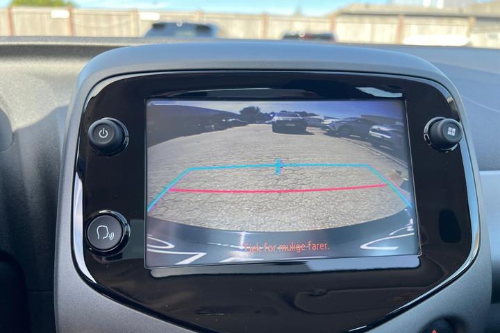Hvid Toyota Aygo fra 2019