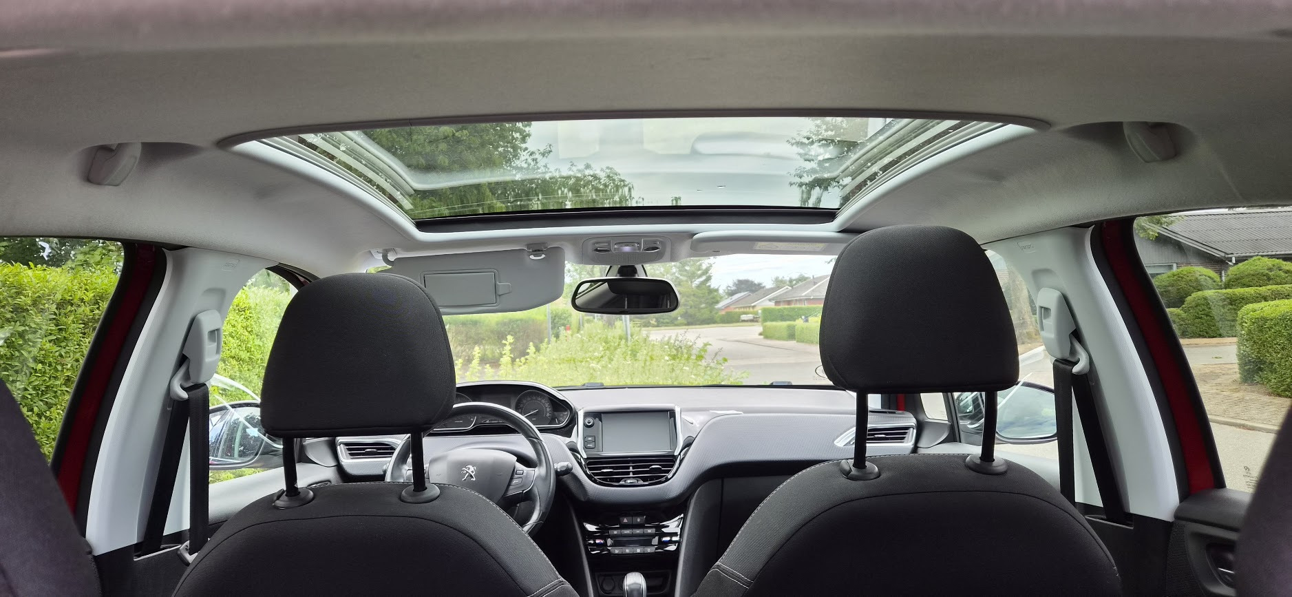 Rød Peugeot 208 fra 2020